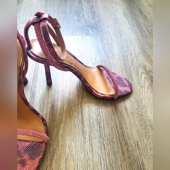 Jessica Simpson Heels - Picture 7 of 9